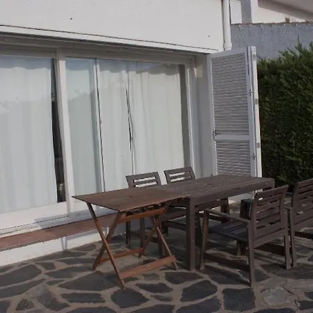 Casa Con Encanto Y Jardin Amplio En * Cadaques