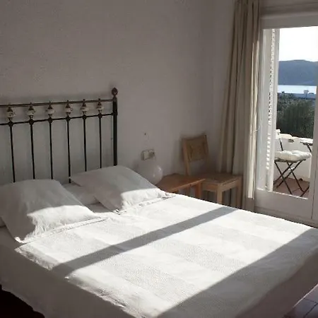Casa Con Encanto Y Jardin Amplio En Cadaques