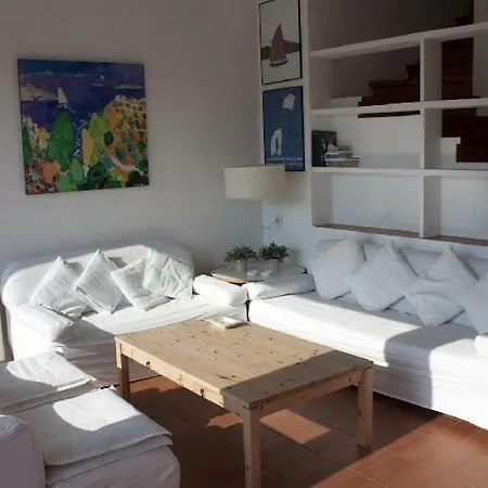 Casa Con Encanto Y Jardin Amplio En