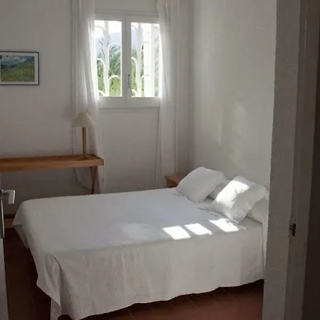 Casa Con Encanto Y Jardin Amplio En Cadaques